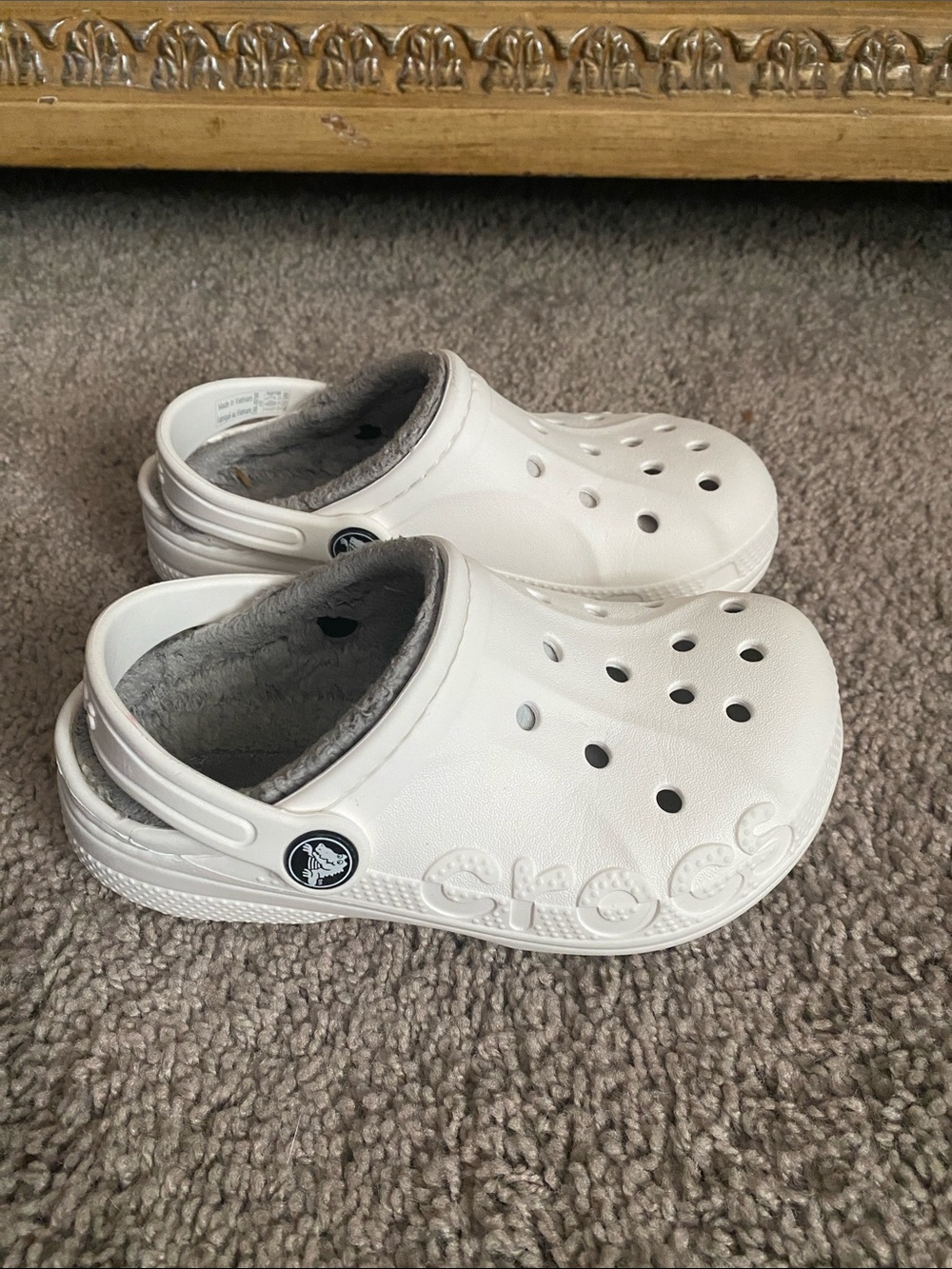 CROCS Kids Classic Lined Clog in White with Gray Lining size 12C